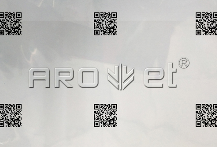 抖圈A-one四喷头喷码机在PE膜上喷二维码